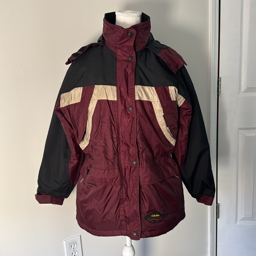 Women’s Cabela’s Winter Parka Jacket with hood , size small, 4/6